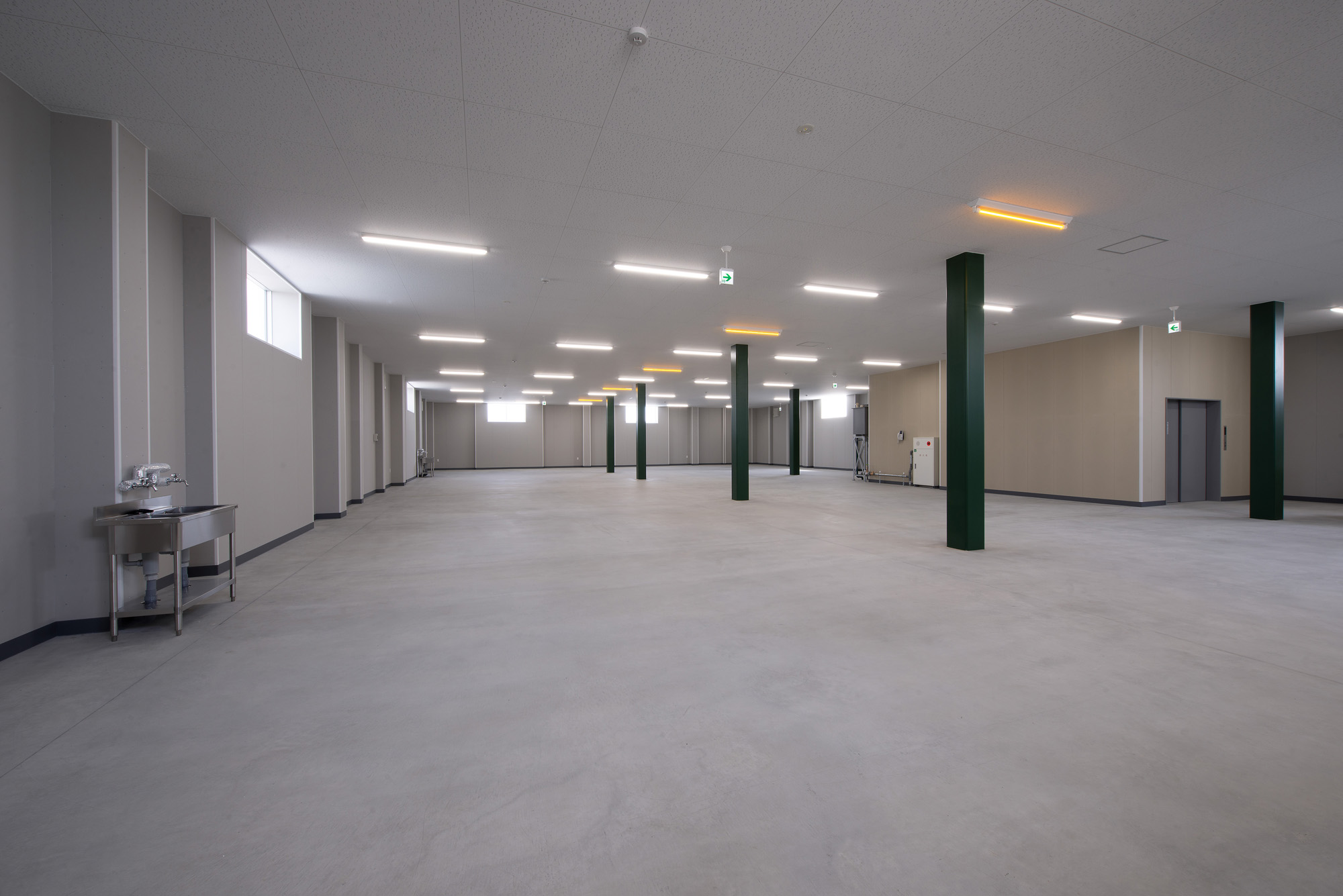 (株)フードタッチ本社 第2工場鉄骨造　2階建